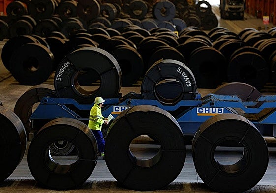 Interior de la fábrica de ArcelorMittal en Sestao.