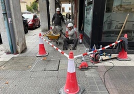 Técnicos de Iberdrola y del Ayuntamiento trabajan actualmente para solucionar la avería.