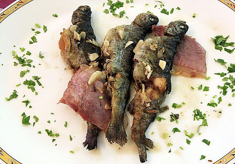 Ensaladilla rusa y truchas fritas en un rincón muy alejado de la civilización