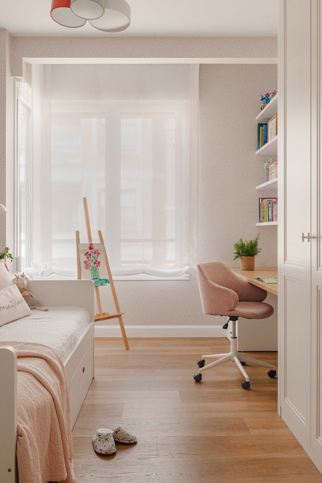 De espacio cerrado a hogar luminoso: la metamorfosis de un piso en Bilbao para una familia con dos niños