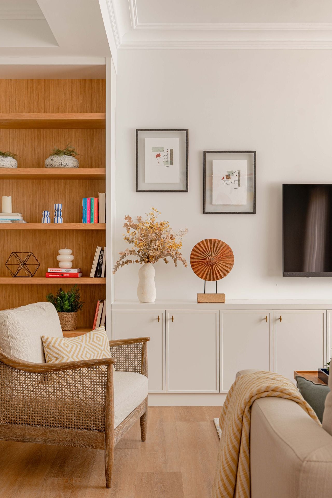 De espacio cerrado a hogar luminoso: la metamorfosis de un piso en Bilbao para una familia con dos niños