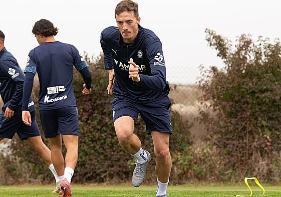 Jon Pacheco, en la sesión de entrenamiento de este viernes previa al partido ante el Girona.
