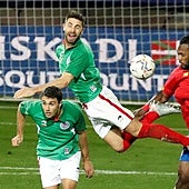 Guevara y Yeray, en el duelo ante Costa Rica.