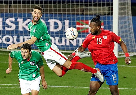 Guevara y Yeray, en el duelo ante Costa Rica.