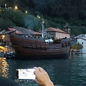 La nao San Juan, la réplica del ballenero vasco que se hundió en 1567, navega ya en Pasaia