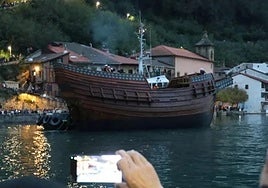 La nao San Juan, la réplica del ballenero vasco que se hundió en 1567, navega ya en Pasaia