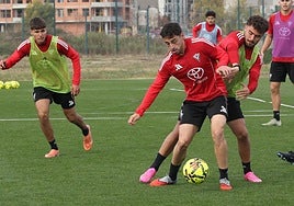 La plantilla del Mirandés está concienciada de revertir la situación.