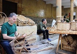 Los puestos de baserritarras y artesanos se abrirán mañana en el centro de Ermua a partir de las 11.00 horas.