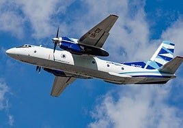 Un Antonov An-26B como el que ayer recaló en Loiu para repostar causando un gran estruendo.