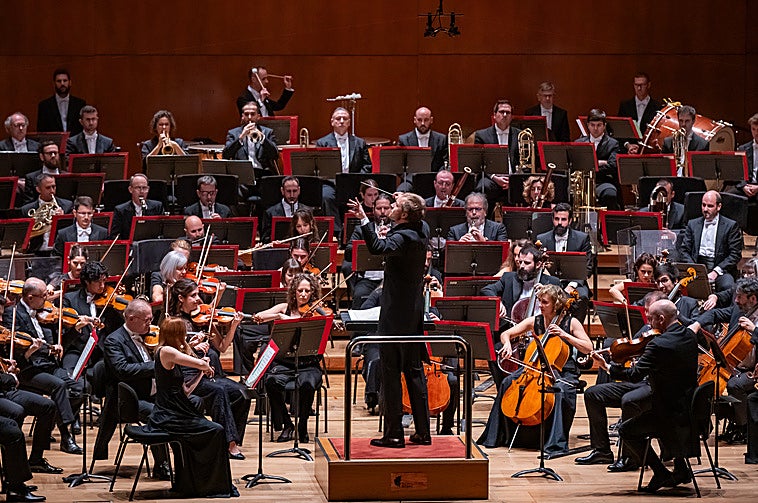 Sinfonía de guerra: Petrenko eleva el nivel de la BOS con la Séptima de Shostakóvich