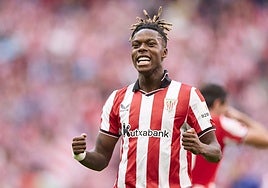 Nico celebra su gol con Ruiz de Galarreta.