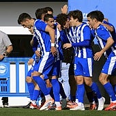 Los jugadores albiazules celebran un gol.