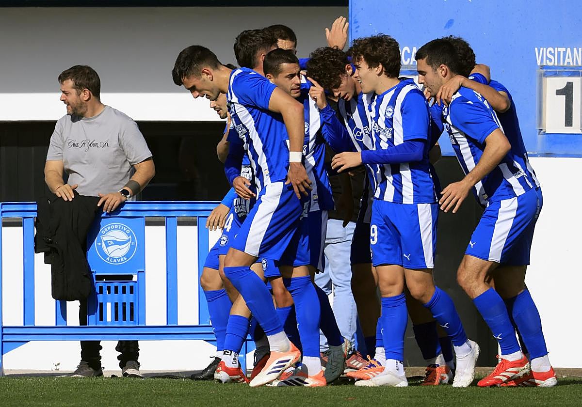 Los jugadores albiazules celebran un gol.