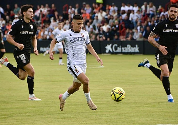 Suspenden el Ceuta-Almería por el fallecimiento de un aficionado en el estadio