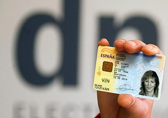 La joven sufrió el robo del DNI en un viaje a Málaga.