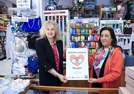 Cristina González, diputada foral de Fomento, Empleo, Comercio y Turismo, visitó la Mercería Sueños.