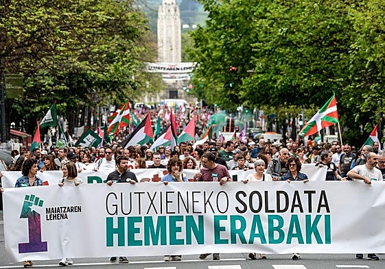 Manifestación del 1 de mayo, cuando ELA y LAB comenzaron a recoger firmas para la ILP.