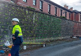 Numeran y retiran una a una las piedras de un muro de Basurto para poder reconstruirlo