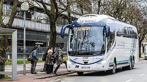 La Unión elimina 8 viajes de la línea entre Vitoria y Bilbao para adaptarse «a la demanda real»