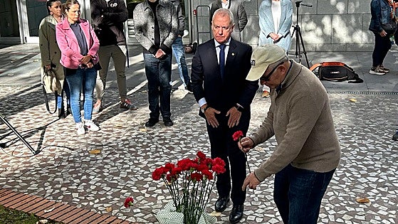 Durango homenajea a todas las víctimas en el Día de la Memoria: «Fueron años oscuros, hoy miramos al futuro con otros ojos»