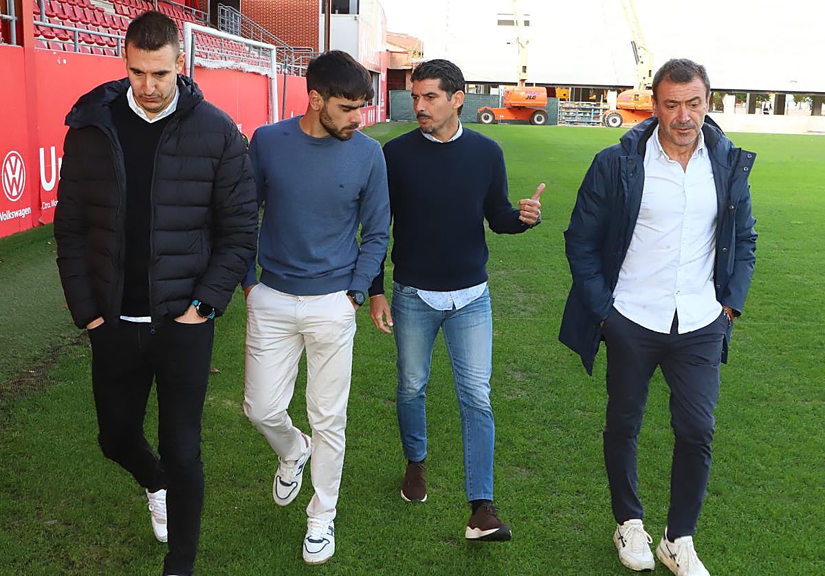El segundo entrenador, José Miguel Márquez, el preparador físico Diego Isla, el analista David Vega y Jesús Galván.