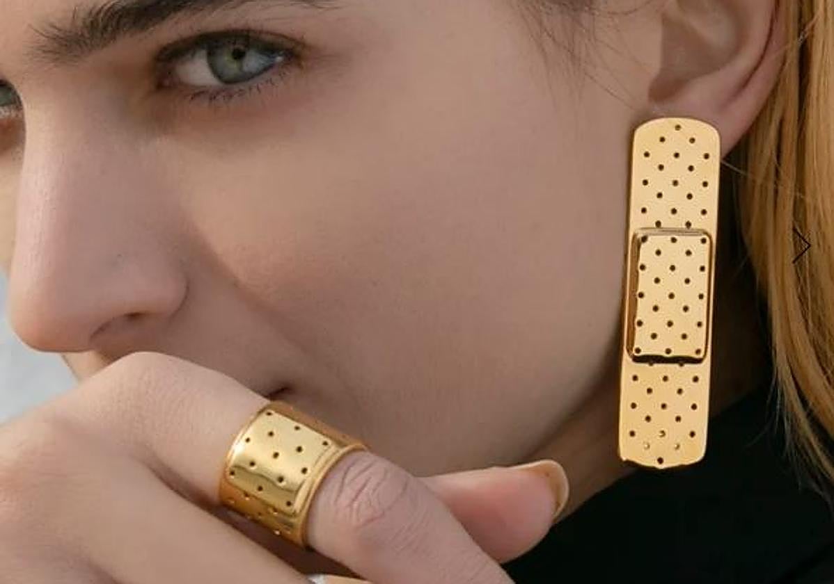 Los pendientes canallas 'made in Spain' que unen a doña Letizia, Karol G y Amaia Montero.