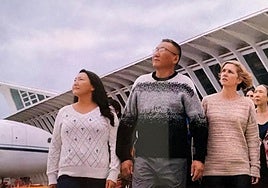 Fotograma del segundo capítulo de Pluribus, en el que se ve el aeropuerto de Loiu.