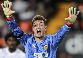 La cláusula de Julen Agirrezabala que indigna al segundo portero del Valencia: «Me quedé impactado»