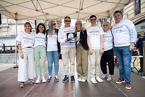 La Asociación Parkinson Nervión-Ibaizabal ACAPK gana el Cascabel de Oro Bilbao 2025