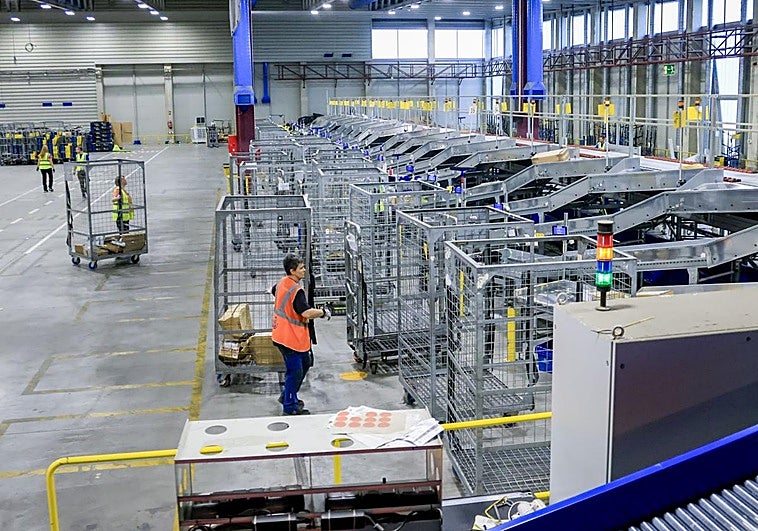 Las instalaciones del Centro de Tratamiento de Correos en Júndiz prevén trabajar las 24 horas.