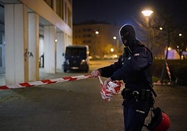 En febrero de 2024, la Ertzaintza tomó su piso social después de que atacara a una inquilina.