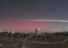 Una aurora boreal, vista desde el observatorio astronómico de Calar Alto.