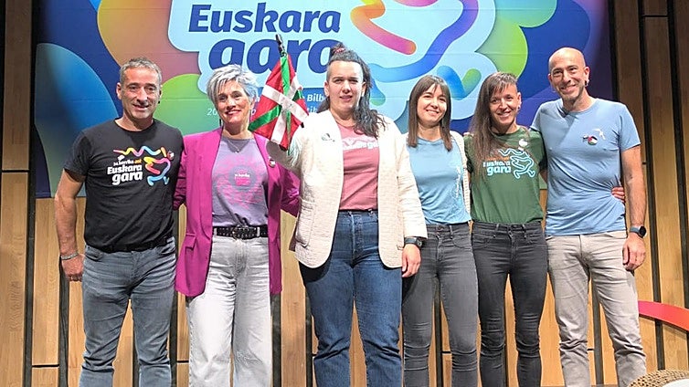 Araban lehenengo aldiz egin den Korrikaren aurkezpena Gasteizko Izaskun Arrue kulturgunean izan da.