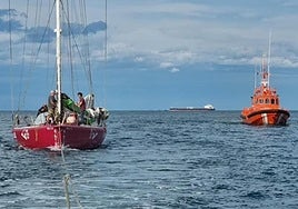 Rescatan a siete tripulantes de un velero a la deriva en La Galea