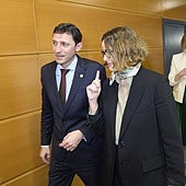 El consejero de Hacienda, Noël d'Anjou, y la diputada general de Bizkaia, Elixabete Etxanobe