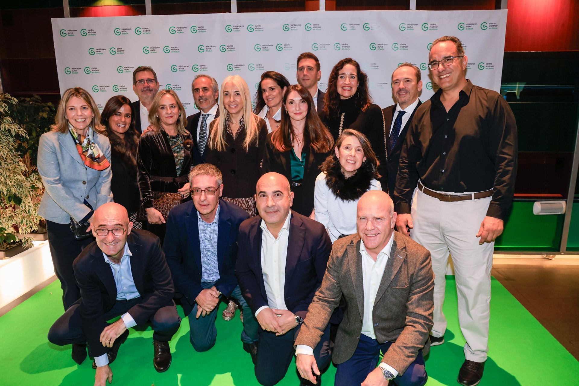 Maite Aspe, Zuriñe Abarrategui, Pablo Pérez, Patricia Rot, Íñigo Area, Maite González, María González de Langarica, Alicia Lavado, Alberto González, Beatriz Abascal, Gonzalo Ibarrondo, Gerónimo Puello, Eduardo Verasategui, Peli Ábalos, Fermín Ollora, Arantza Gamón y Javier Rodríguez, de La Peña Vitoriana.