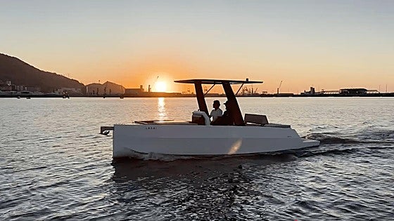 El barco del empresario bilbaíno José Galíndez que navega 109 millas sin recargar