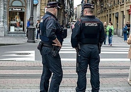 Tres detenidos por poner un cuchillo en la garganta y robar a un menor en Santutxu