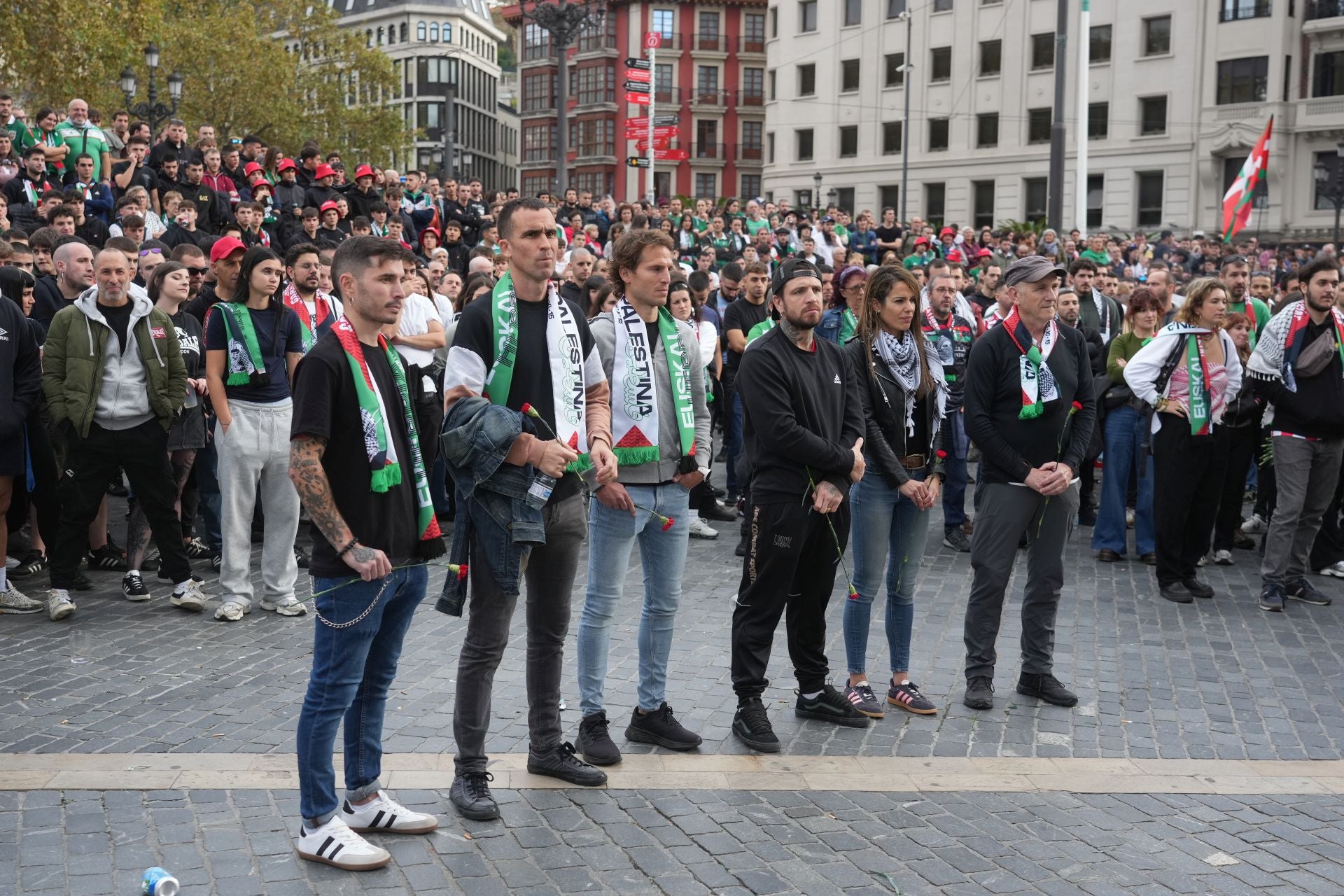 Las mejores imágenes de la fiesta por Palestina en Bilbao previas a los incidentes