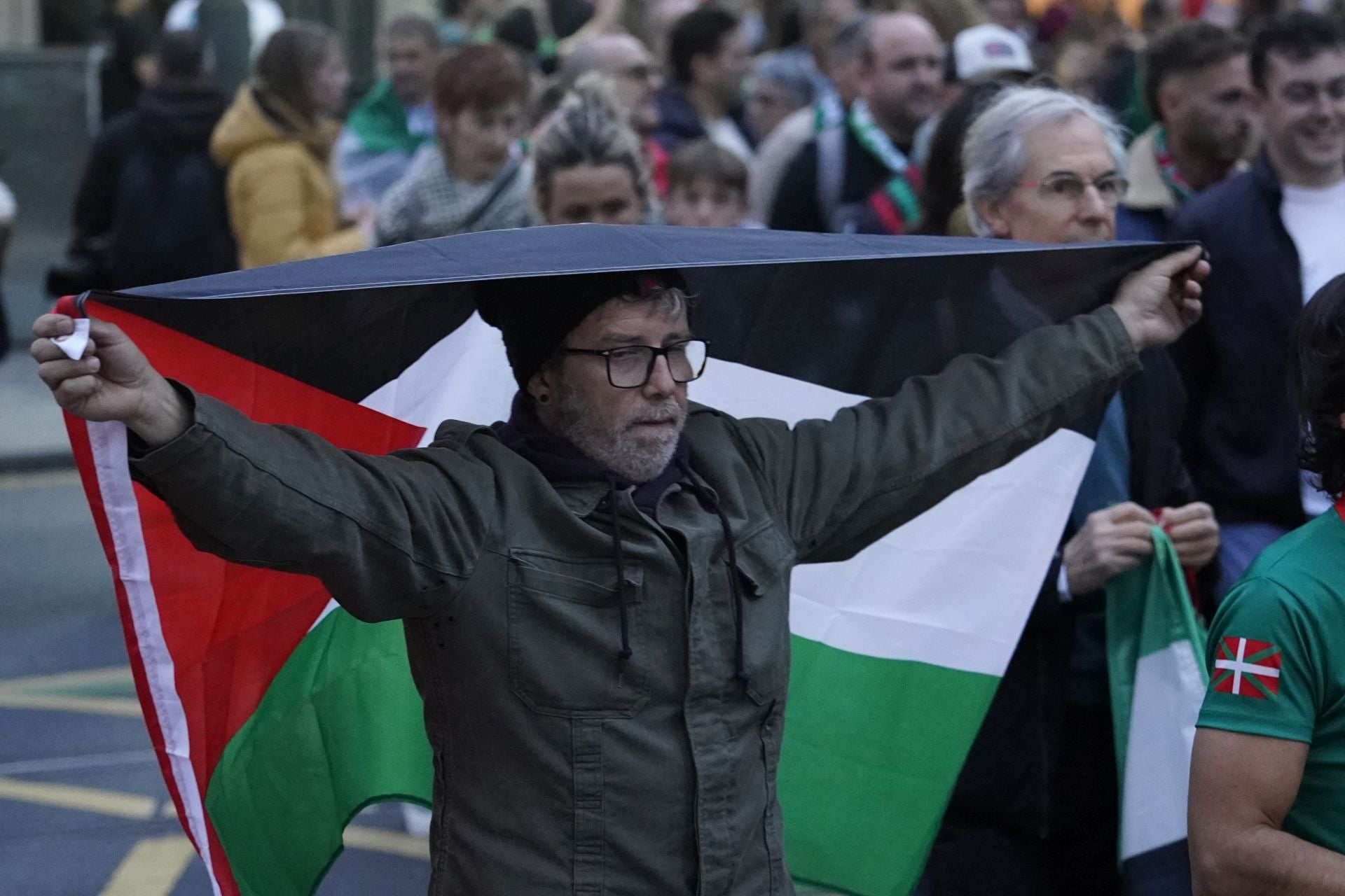 Las mejores imágenes de la fiesta por Palestina en Bilbao previas a los incidentes