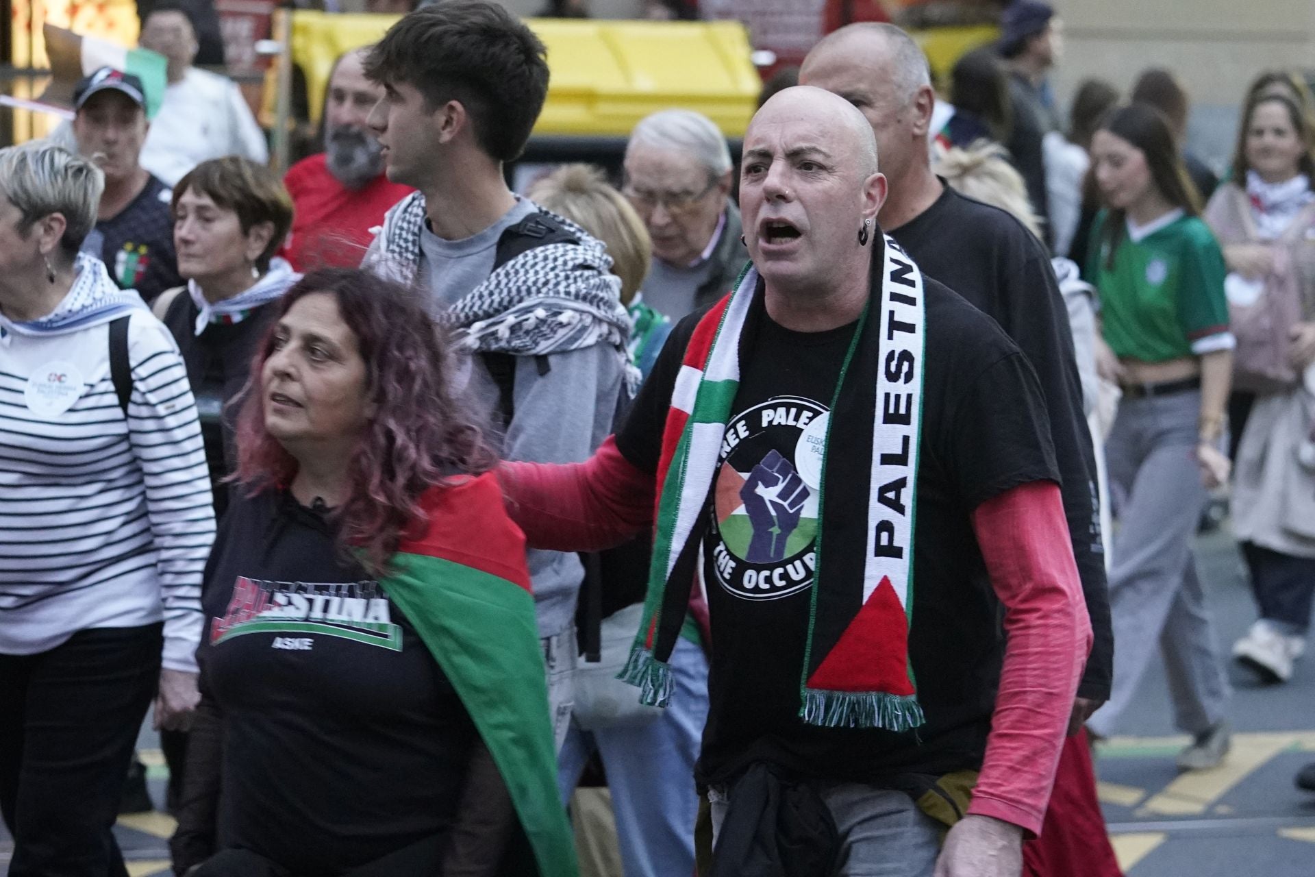 Las mejores imágenes de la fiesta por Palestina en Bilbao previas a los incidentes