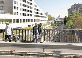 Barandillas del puente de San Cristóbal, que presentan un avanzado estado de deterioro.