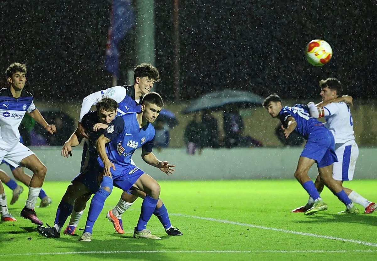 Los azules pudieron ganar en los últimos minutos.