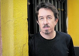 «Ojalá esta novela sirva para que cada uno recuerde cómo fue su adolescencia», dice el escritor argentino.