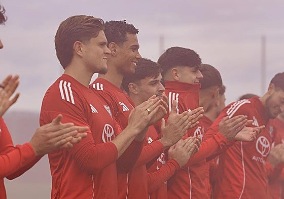 La afición animaba este sábado en Anduva al conjunto rojillo.