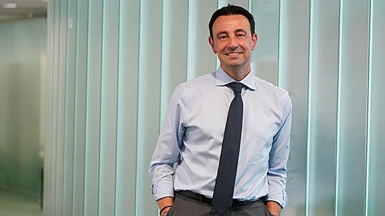 Torres posa antes de atender la entrevista en unas oficinas del Gobierno vasco en Bilbao.