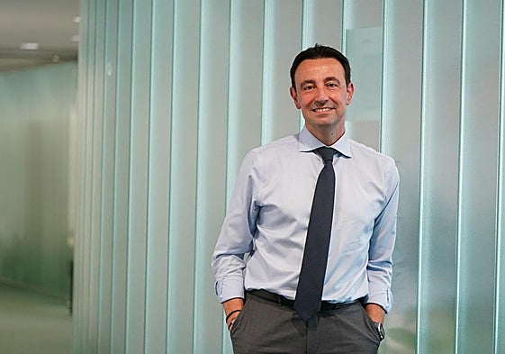 Torres posa antes de atender la entrevista en unas oficinas del Gobierno vasco en Bilbao.