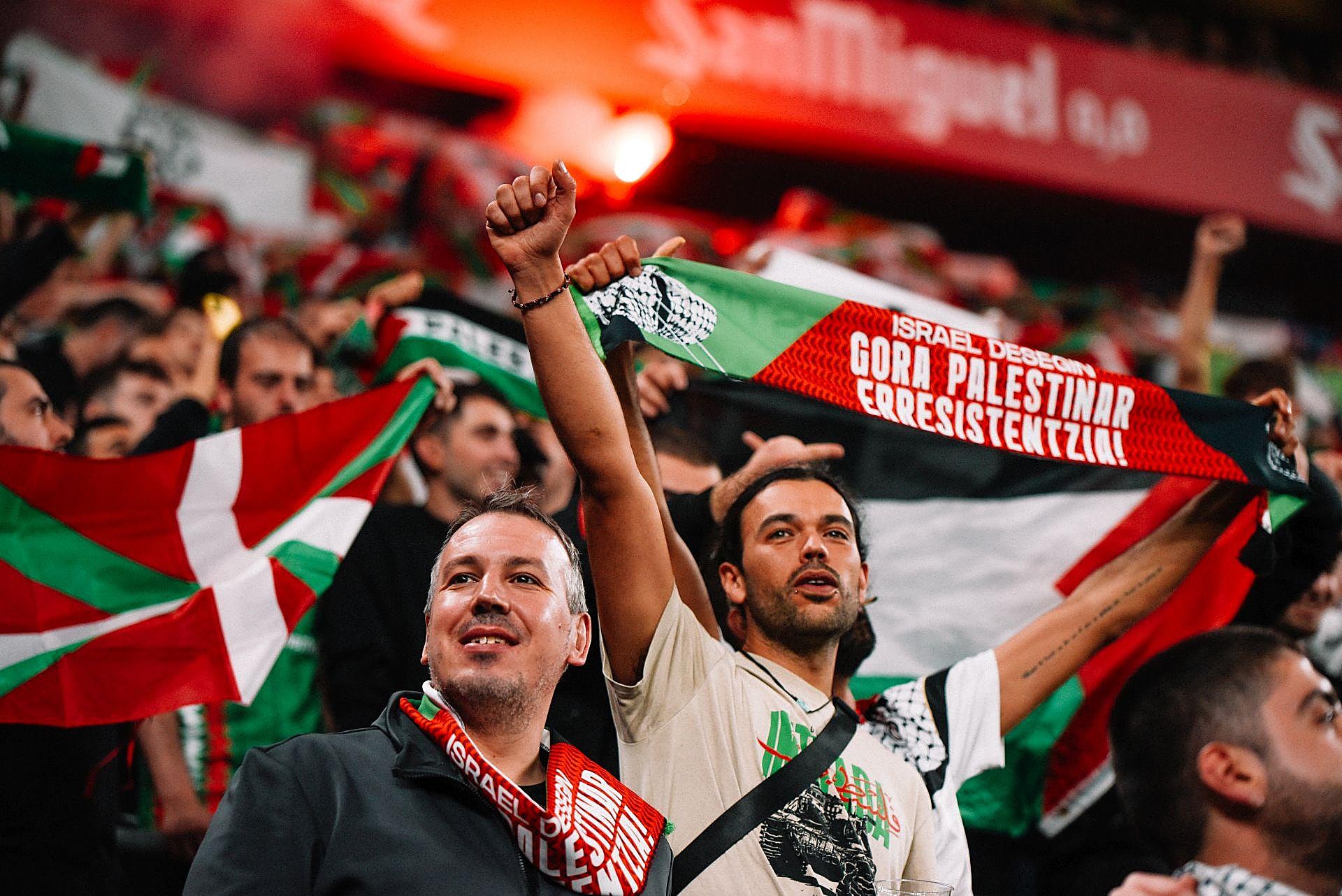 Las bonitas imágenes que nos deja el Euskadi-Palestina en San Mamés