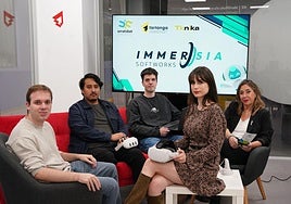 De izquierda a derecha: Aitor Ruiz de Gauna, Salvador Argandoña, Víctor Llano, Tamara Negrete y Viki Gómez.