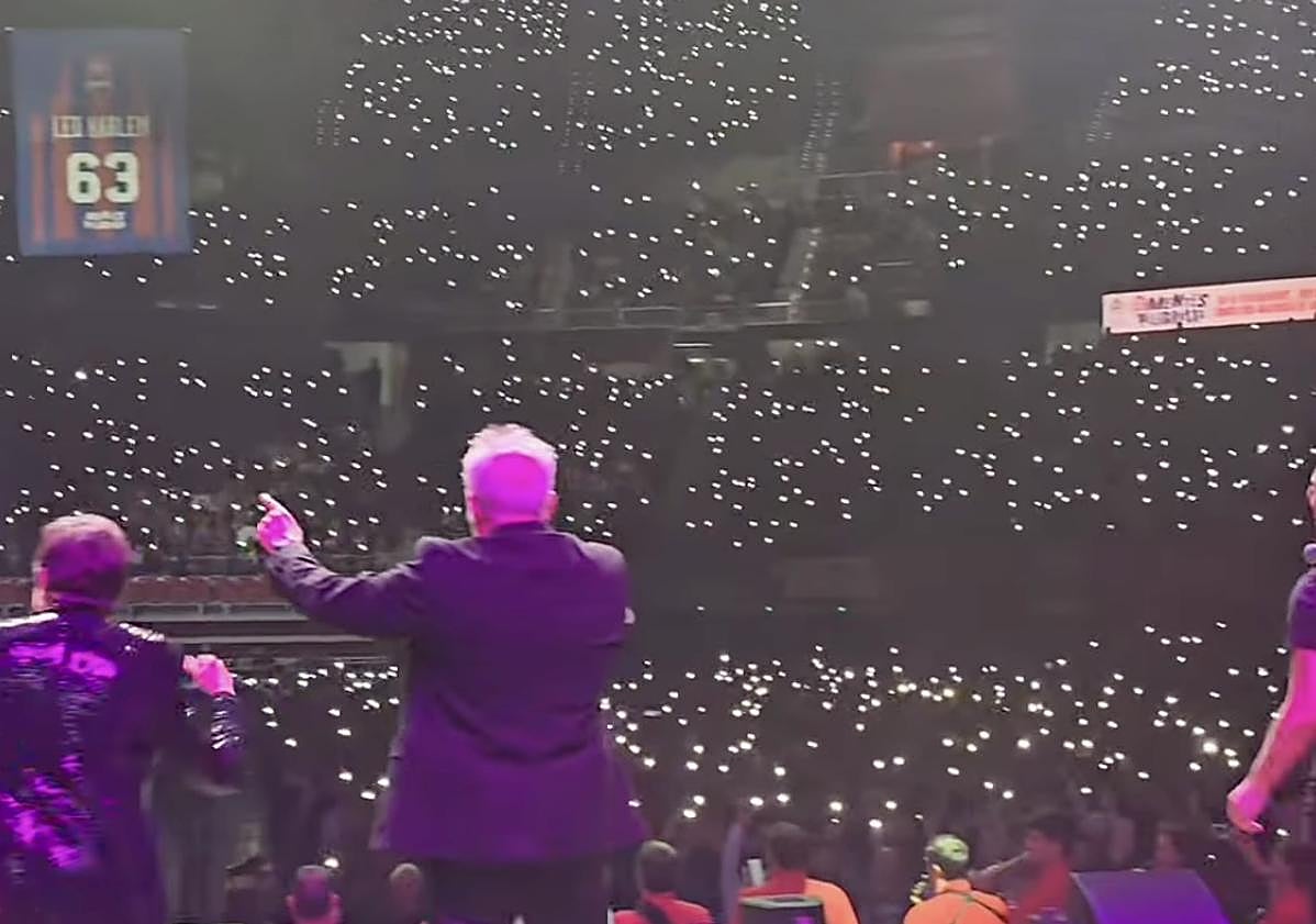 Imagen principal - Leo Harlem dice adiós a los escenarios en Vitoria: 9.000 voces le cantan &#039;cumpleaños feliz&#039; y cuelgan su camiseta del techo del Buesa Arena